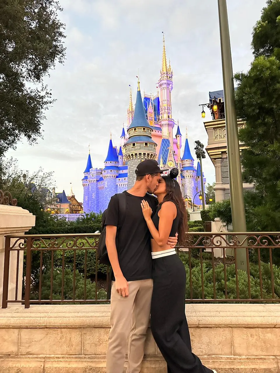 Casal no Castelo da Disney